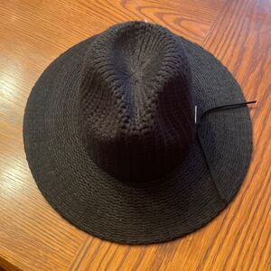 NWT Nine West black hat with adjustable fit band